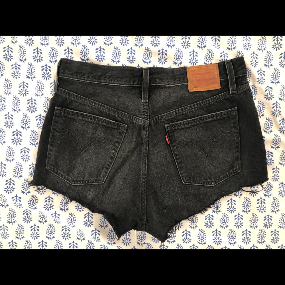 Black Levi’s 501 cut offs